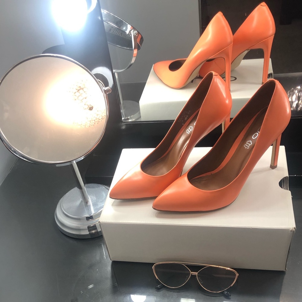 Aldo Edilania neon pumps